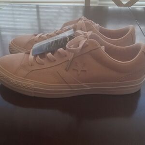 UNISEX Converse All Stars Pink Seude New without Box  Men's 7 , WO's 9